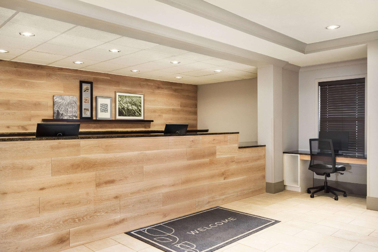 Public Area 3, Country Inn & Suites by Radisson, St. Cloud East, MN, Benton