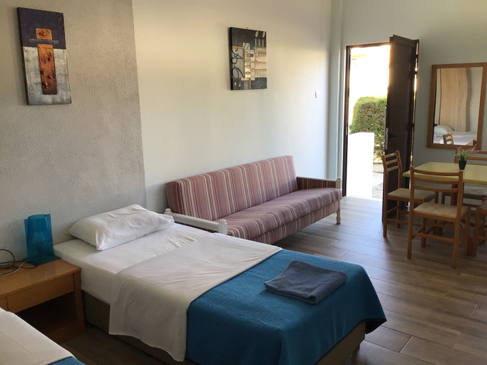 Bedroom 3, Florea Hotel Apartments