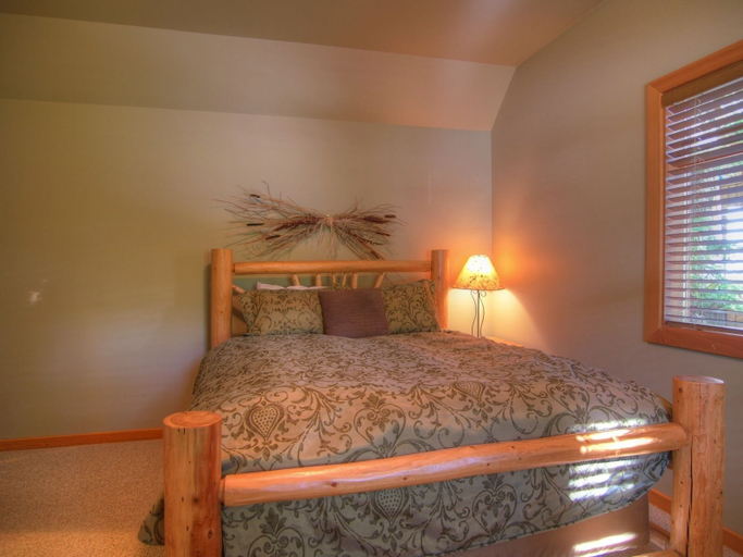 Bedroom 4, Mountain Town Properties The Lofts 1, Kootenay Boundary