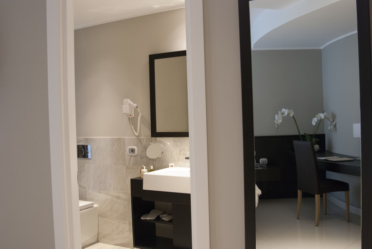 Bathroom 5, Marconi Hotel, Cosenza