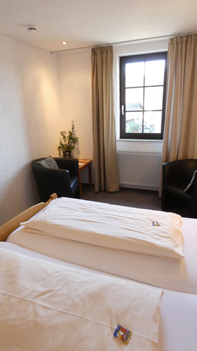 Bedroom 3, Hotel Burg Breuberg, Odenwaldkreis