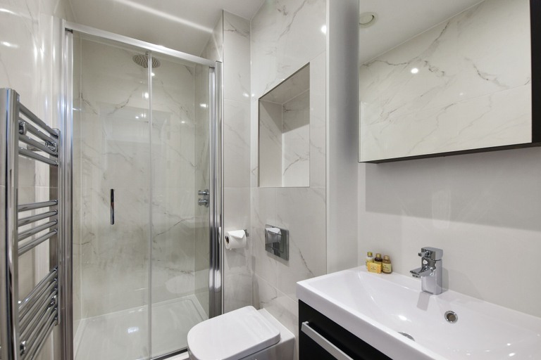 Bathroom 5, VICTORIA HOUSE by Aeria Apartments, Reading