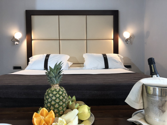 Bedroom 2, Italiana Hotels Cosenza, Cosenza
