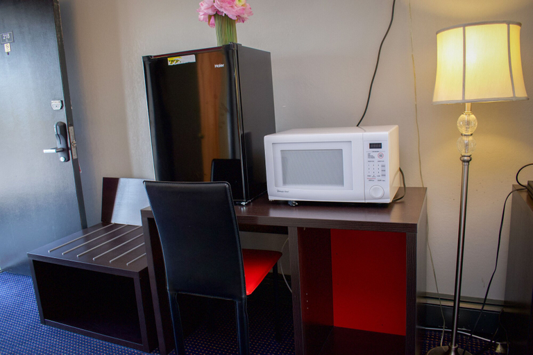 Others 4, Travel Inn, Washington