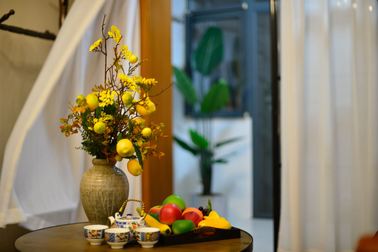 Food & Drinks 5, Henry's Apartment Xinchang Road, Shanghai