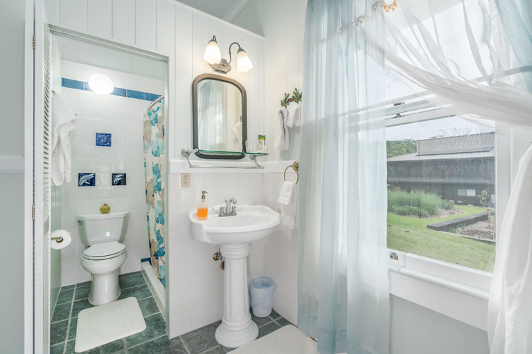Bathroom 4, Old Hawaiian B and B, Hawaii