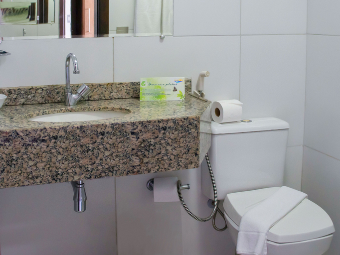 Bathroom 5, Golden Beach Hotel, Fortaleza