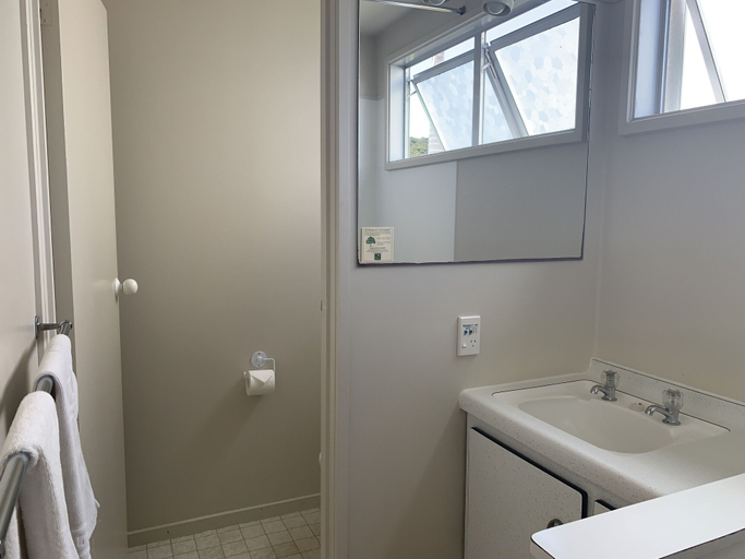 Bathroom 4, Aloha Seaview Resort Motel, Far North