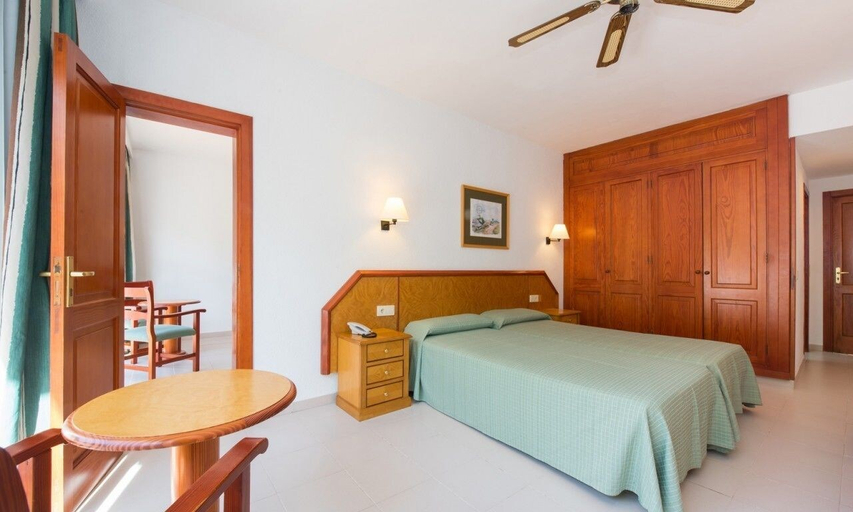 Bedroom 2, Flipflop Cala Romántica Hotel, Baleares