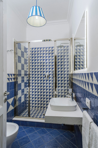 Bathroom 5, Monte Solaro, Napoli