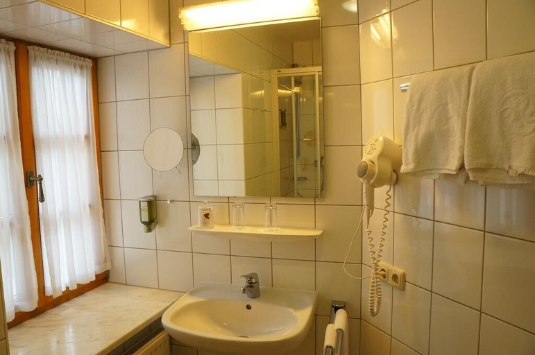 Bathroom 5, Der Obere Wirt zum Queri, Starnberg