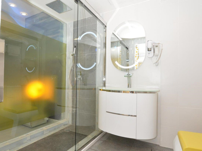 Bathroom 7