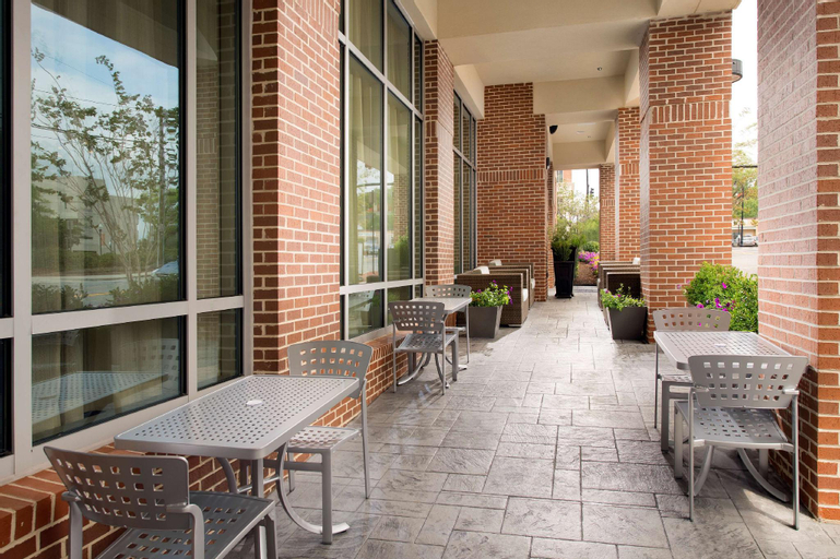 Exterior & Views 16