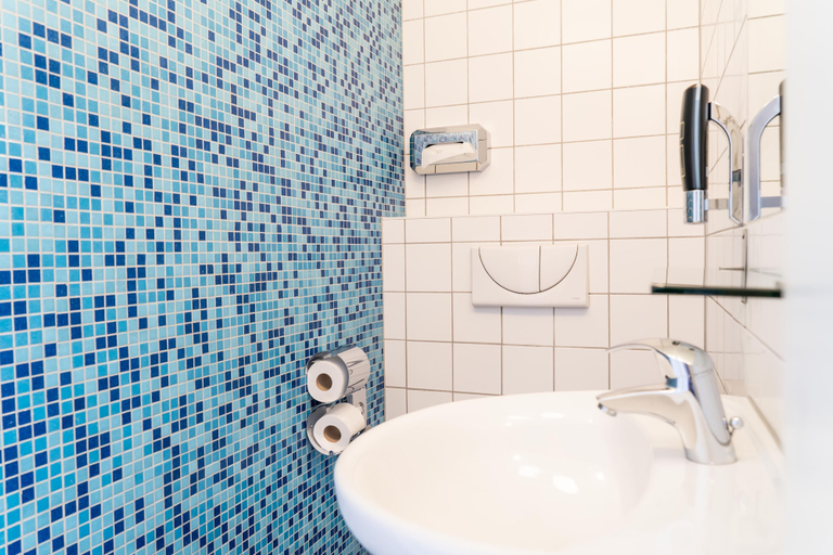 Bathroom 5, St Christopher's Vienna - Hostel, Wien