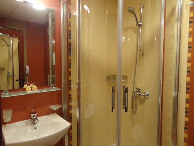 Bathroom 5, Hotel Favorit, Stolichna