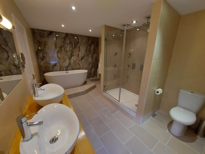 Bathroom 4, Rose In Vale Country House Hotel, Cornwall