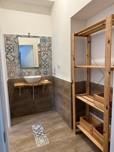 Bathroom 5, RAUDINO ROOMS, Syracuse