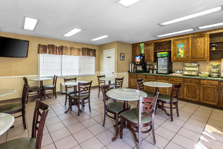Food & Drinks 4, Quality Inn Jesup, Wayne