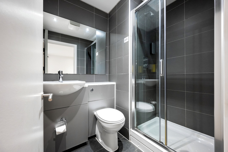 Bathroom 5, Staycity Aparthotels , Birmingham, City Centre, Birmingham