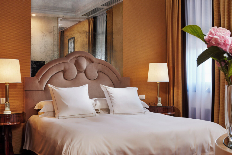 Bedroom 2, Hotel Lord Byron, Rome