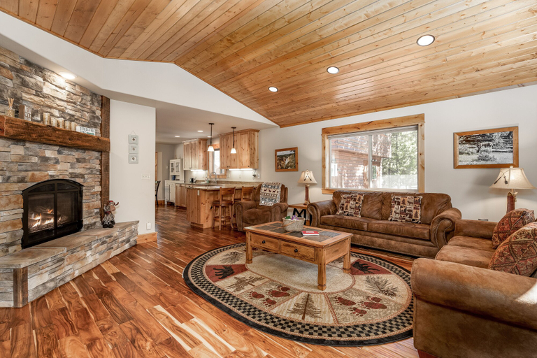 Others 4, Shepherd Family Retreats- FOX, Gallatin