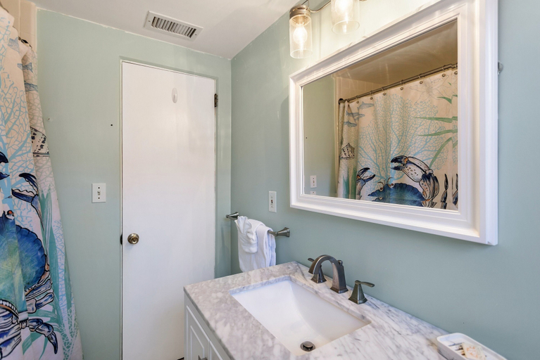 Bathroom 4, Gulf Winds Beach Resort, Pinellas