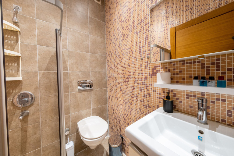 Bathroom 5, King Suits Hotel, Beşiktaş