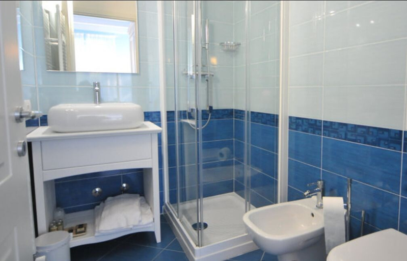 Bathroom 3, Villa Carolina, Como
