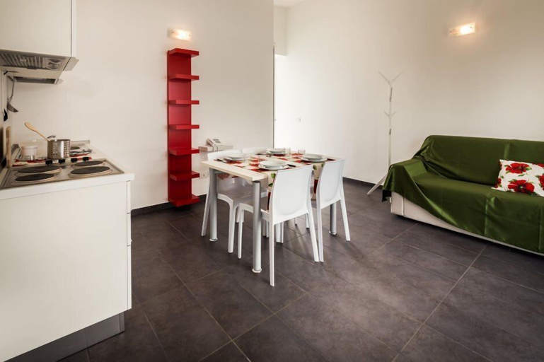 Others 5, Residence Peloni, Arezzo