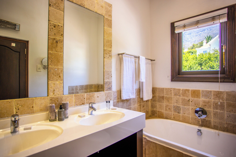 Bathroom 5, Cape Riviera Guesthouse, City of Cape Town