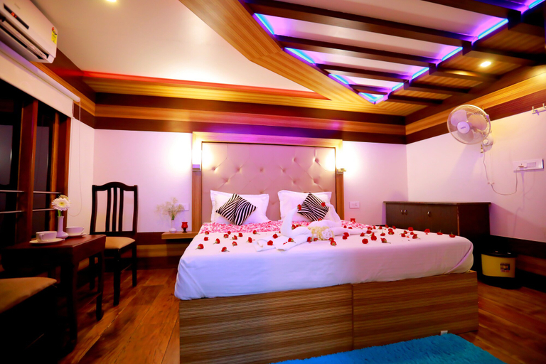 Bedroom 2, Kerala Luxury House Boat, Alappuzha