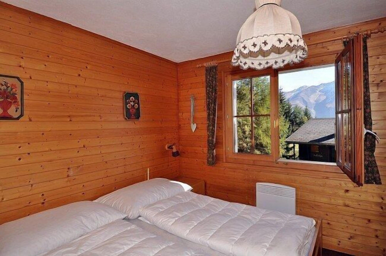Bedroom 2, Laurin Mitte, Raron