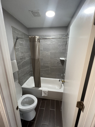 Bathroom 5, Keywest Inn - Tuscumbia/Muscle Shoals, Colbert