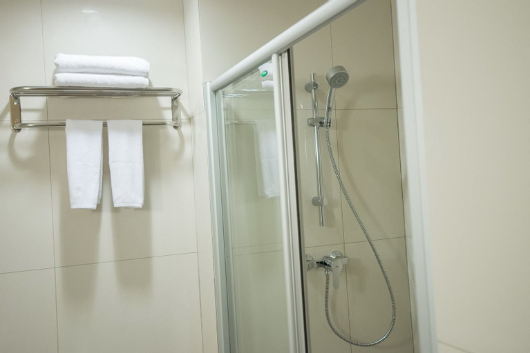 Bathroom 11