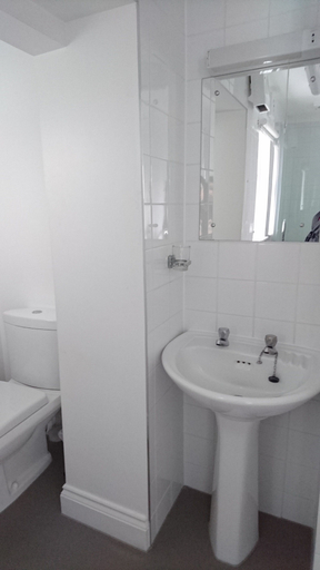 Bathroom 3, Sarum Hotel
