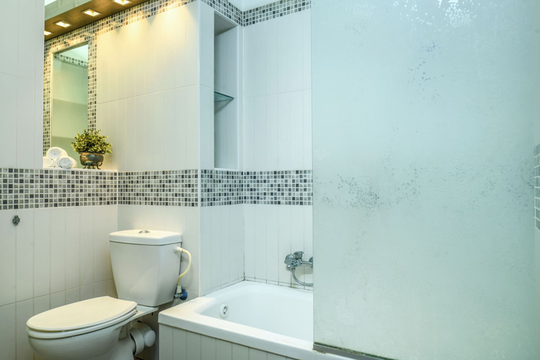 Bathroom, Comfy Haven in Netanya CTR by Sea N'Rent