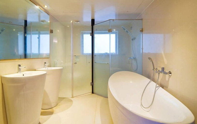 Bathroom 5, White Pearl Suites, North Goa