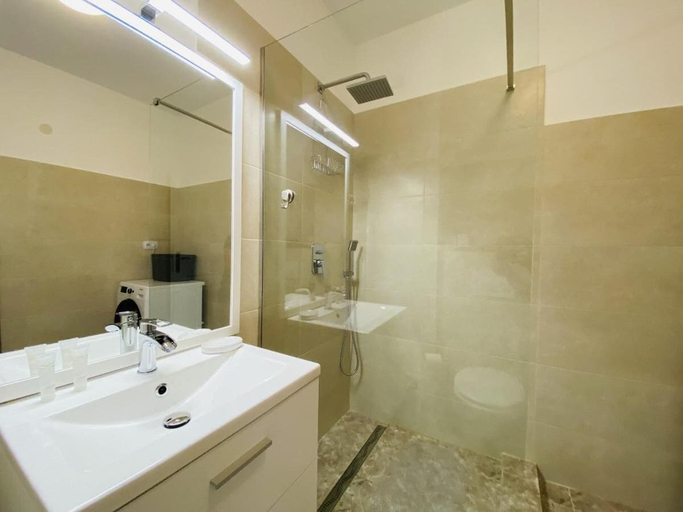 Bathroom 4, Deluxe Apartment with Balcony & Parking, Cluj-napoca
