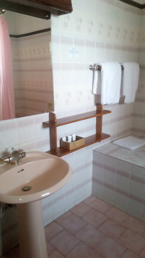 Bathroom 4, Jacaranda Lake Elementaita Lodge, Gilgil