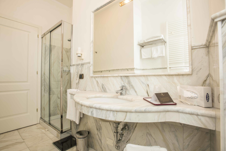 Bathroom 5, Oste del Castello Wellness & Bike Hotel, Rimini