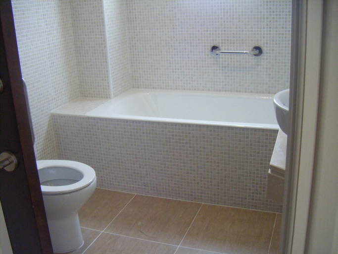 Bathroom 5, Crown Resorts Henipa, Larnaca