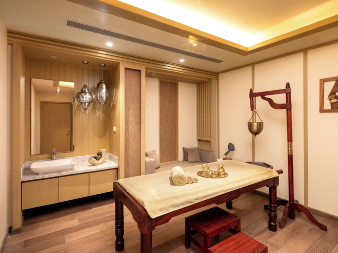 Bathroom 5, Coorg Marriott Resort & Spa, Kodagu