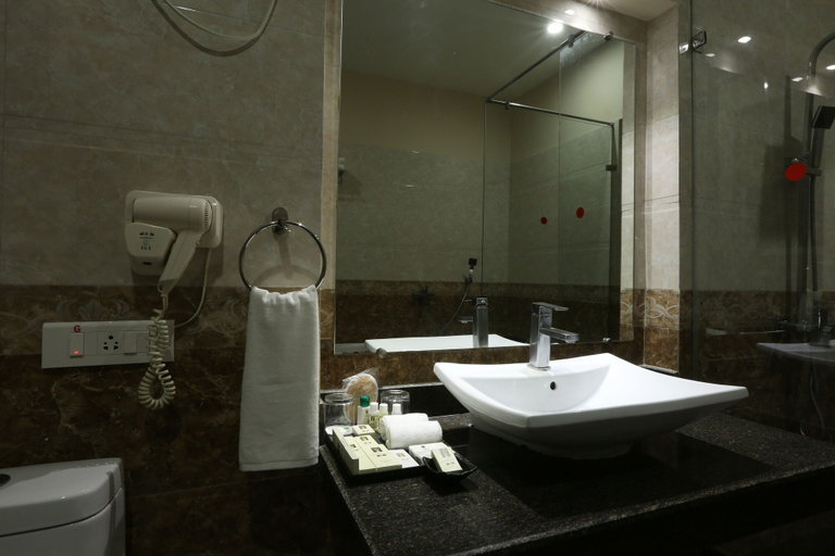 Bathroom 5, Resort De Coracao, Nainital