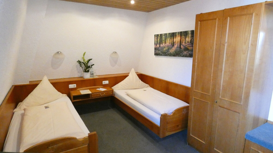 Bedroom 4, Hotel Burg Breuberg, Odenwaldkreis