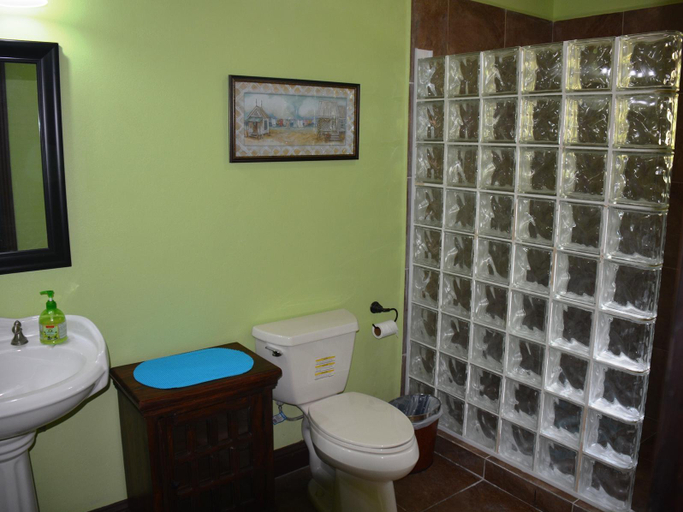Bathroom, O'Soleil Chalets Self Catering