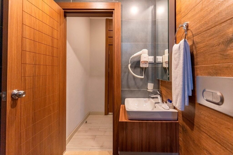 Bathroom 4, L'ancora Beach Hotel, Kemer