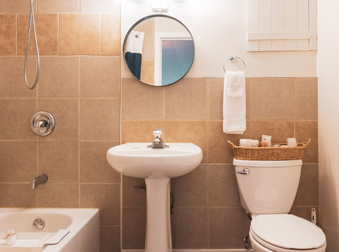 Bathroom 3, Barefoot Villas Room 6 Oak, Kootenay Boundary