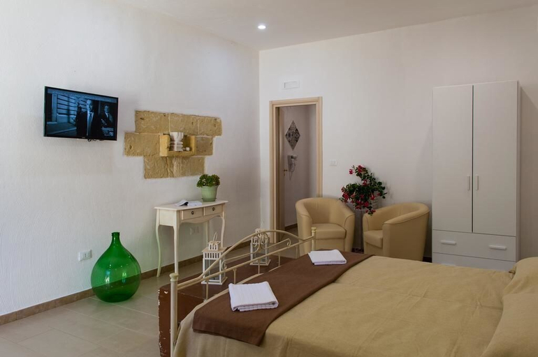 Bedroom 4, Hotel Reverse, Brindisi