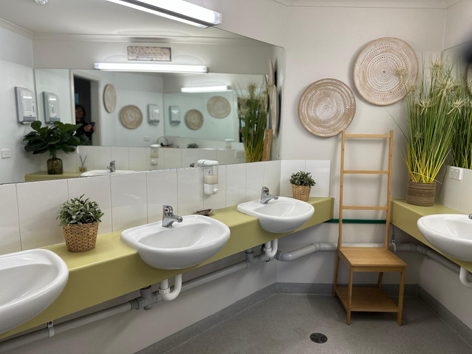 Bathroom 4, Sow and Piglets Guesthouse, Corangamite - South