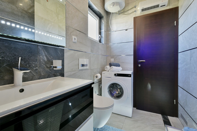 Bathroom 3, House 1971, Fažana